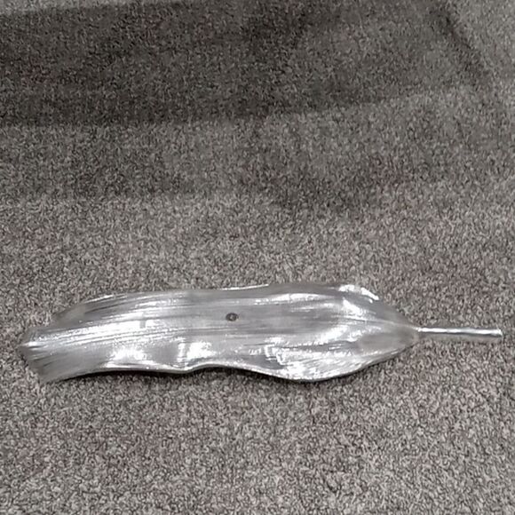 Michael Aram Metal Platter / Centerpiece In Palm Leaf Pattern. 21" Long Signed - Picture 4 of 5